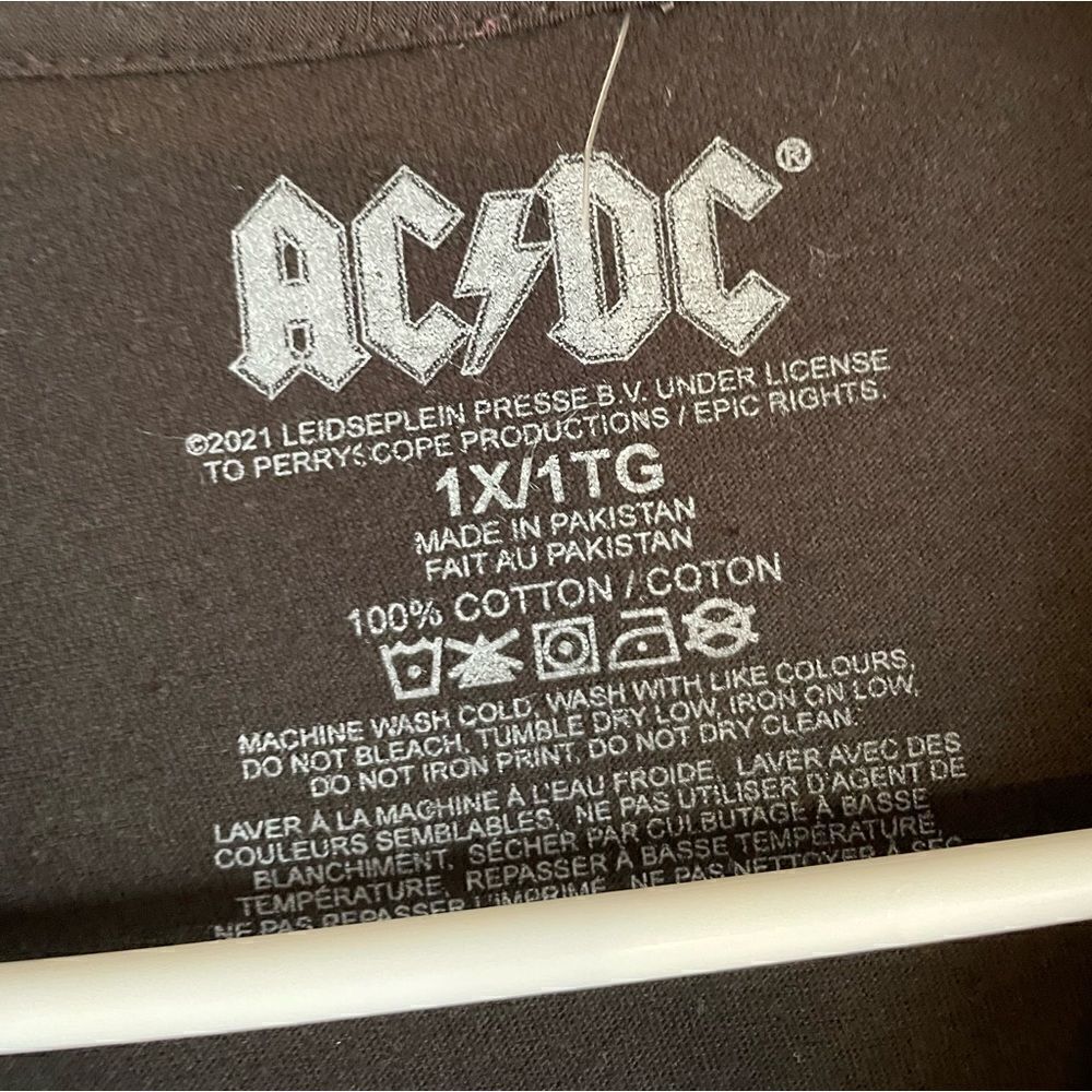 AC/DC t-shirt NWOT - Picture 3 of 4